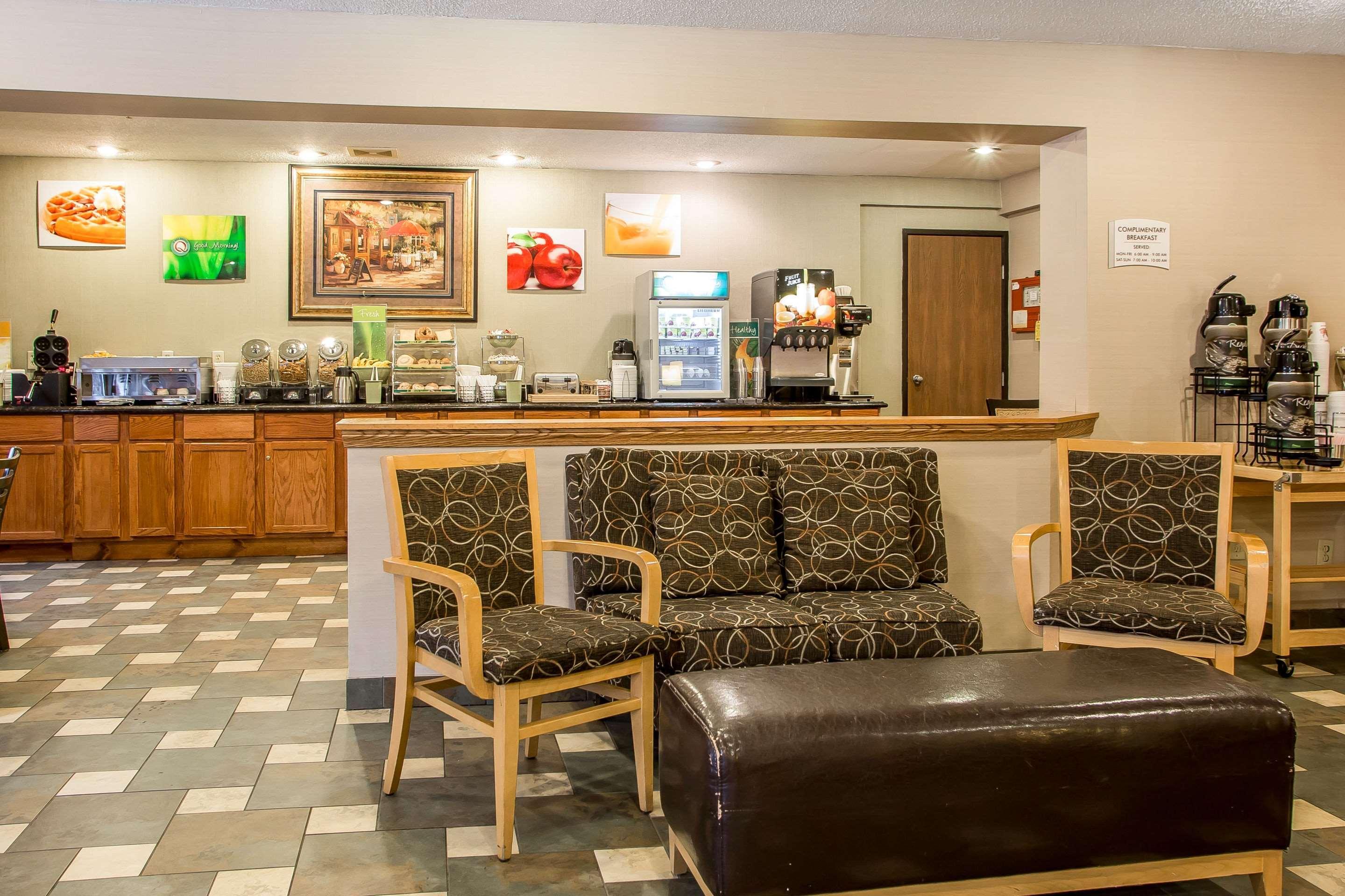 Quality Inn & Suites Marinette Exterior foto