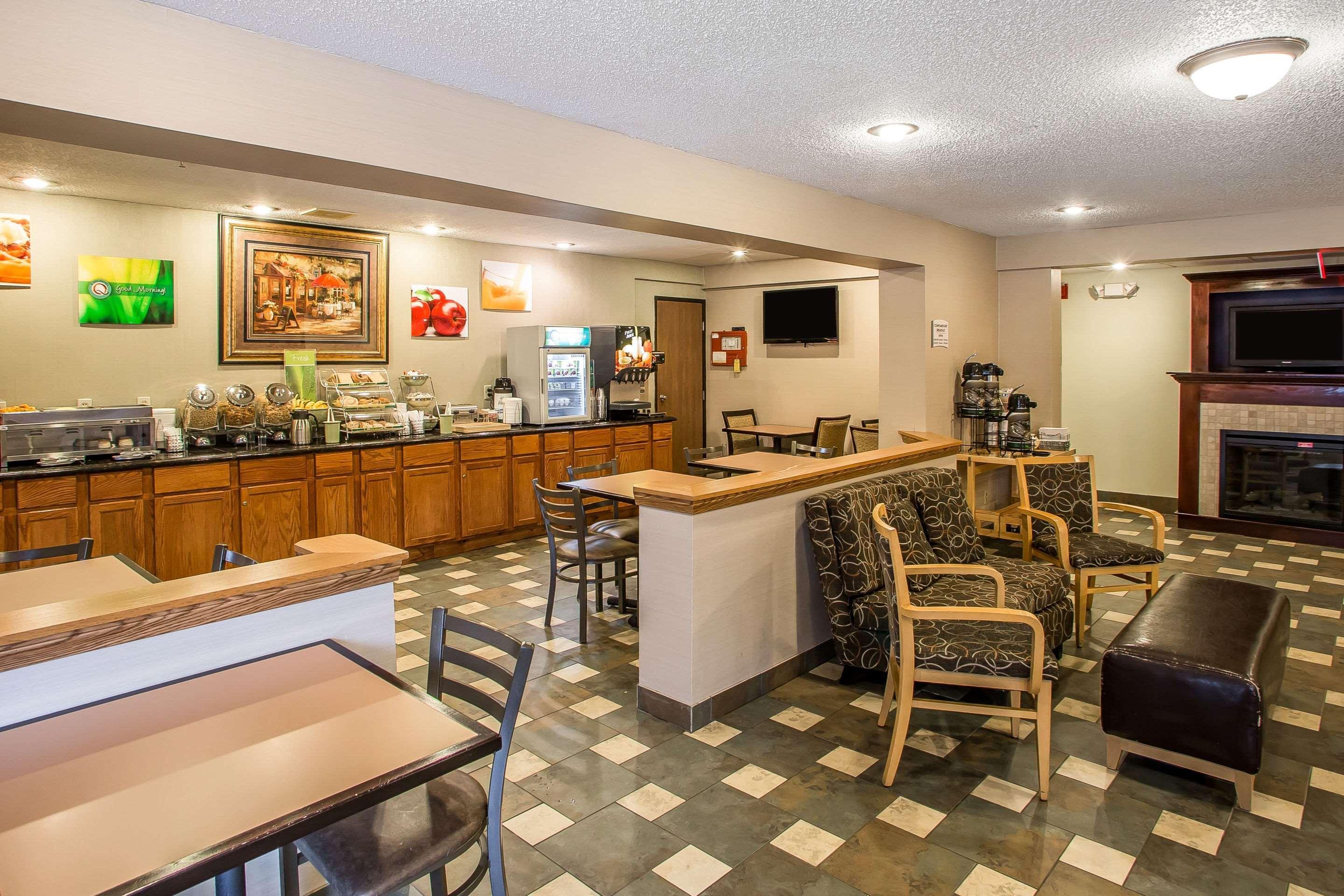 Quality Inn & Suites Marinette Exterior foto