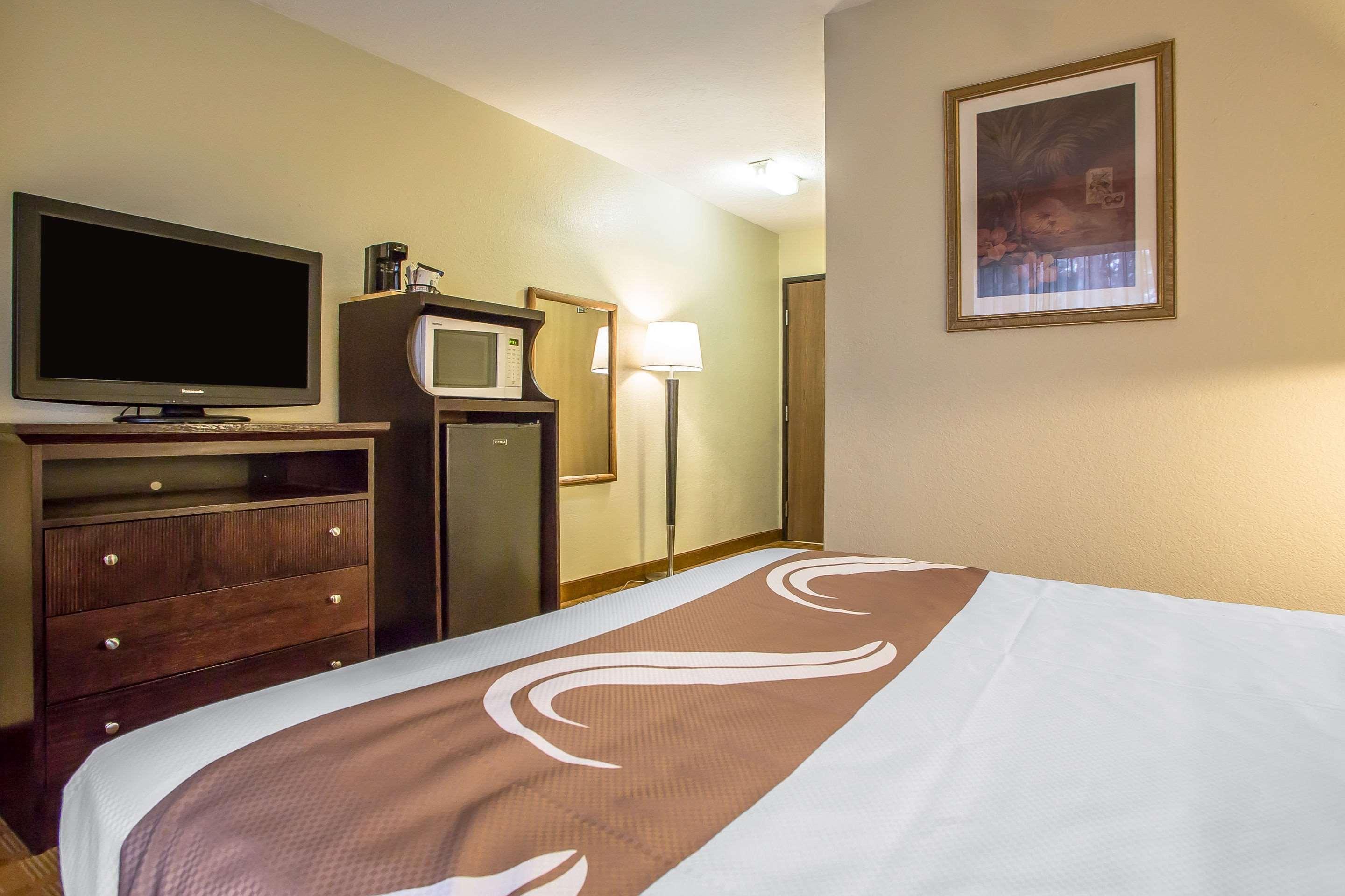 Quality Inn & Suites Marinette Exterior foto