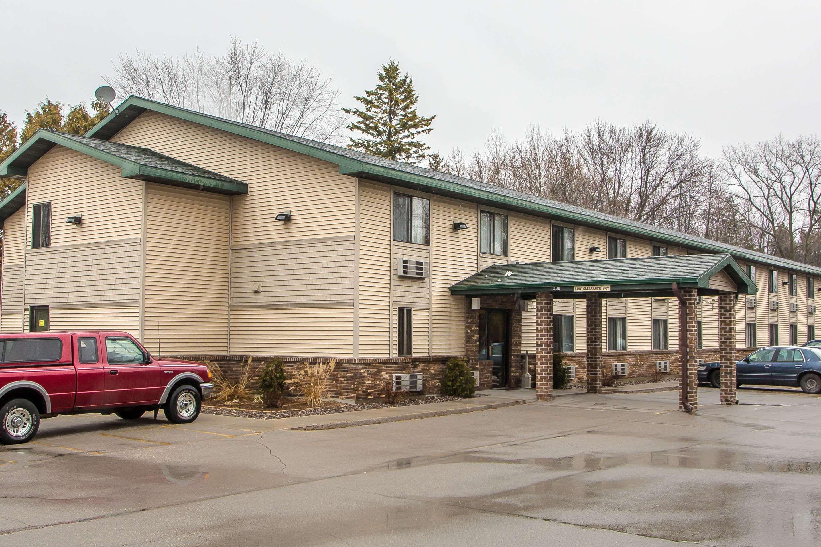Quality Inn & Suites Marinette Exterior foto